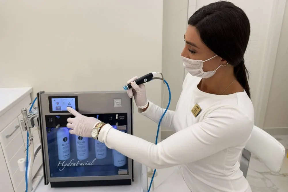 Аппаратная процедура для очищения пор на лице